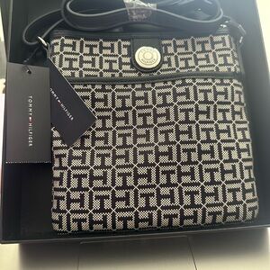 Tommy Hilfiger Cross Body Bag! 💼